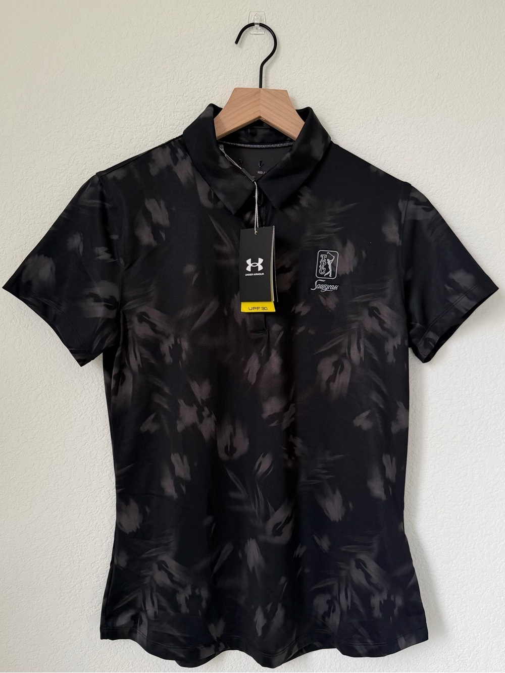 Under Armor Golf Polo Shirt. Size Medium Women NWT